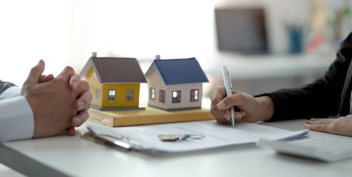 Top Tips from an Expert Building Contract Lawyer for Success